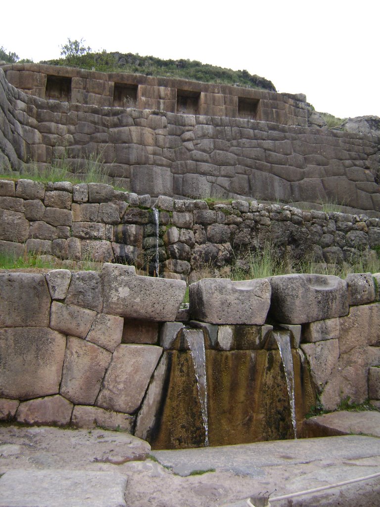 Fuente en Tambomachay (Valle Sagrado, Cusco) by viajero austral