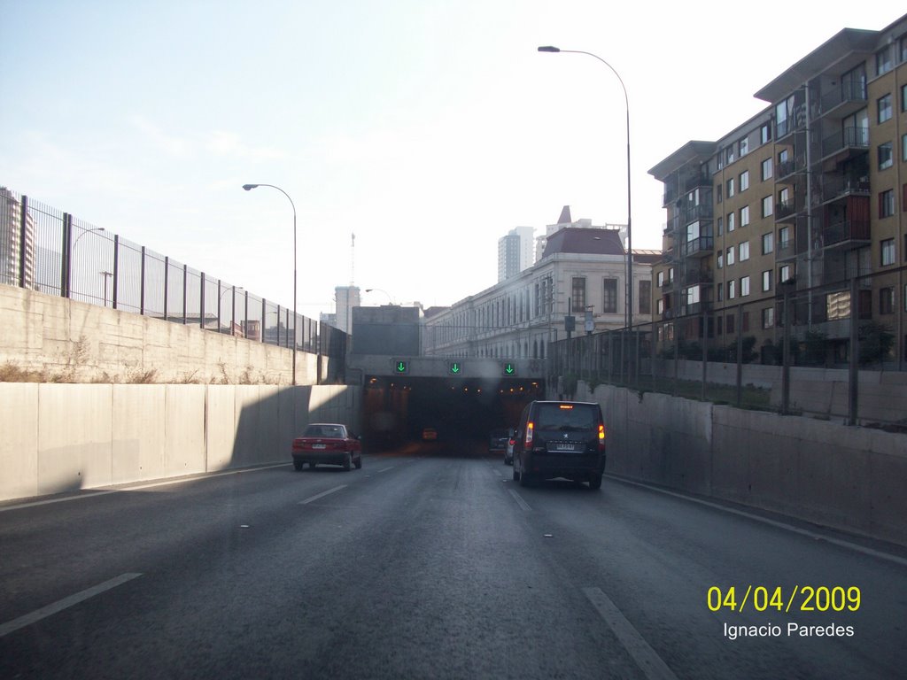 Autopista Central y el túnel Blanco Encalada. Santiago de Chile by Ignacio Paredes