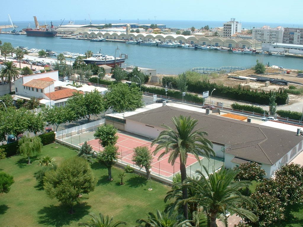 Pista de tenis del Parque San Jordi, Gandia, España by Florian Robardet