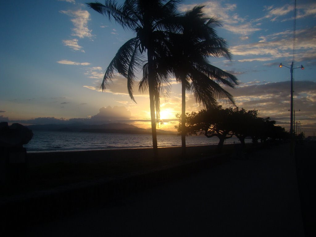 Atardecer en Puntarenas by PREDICR