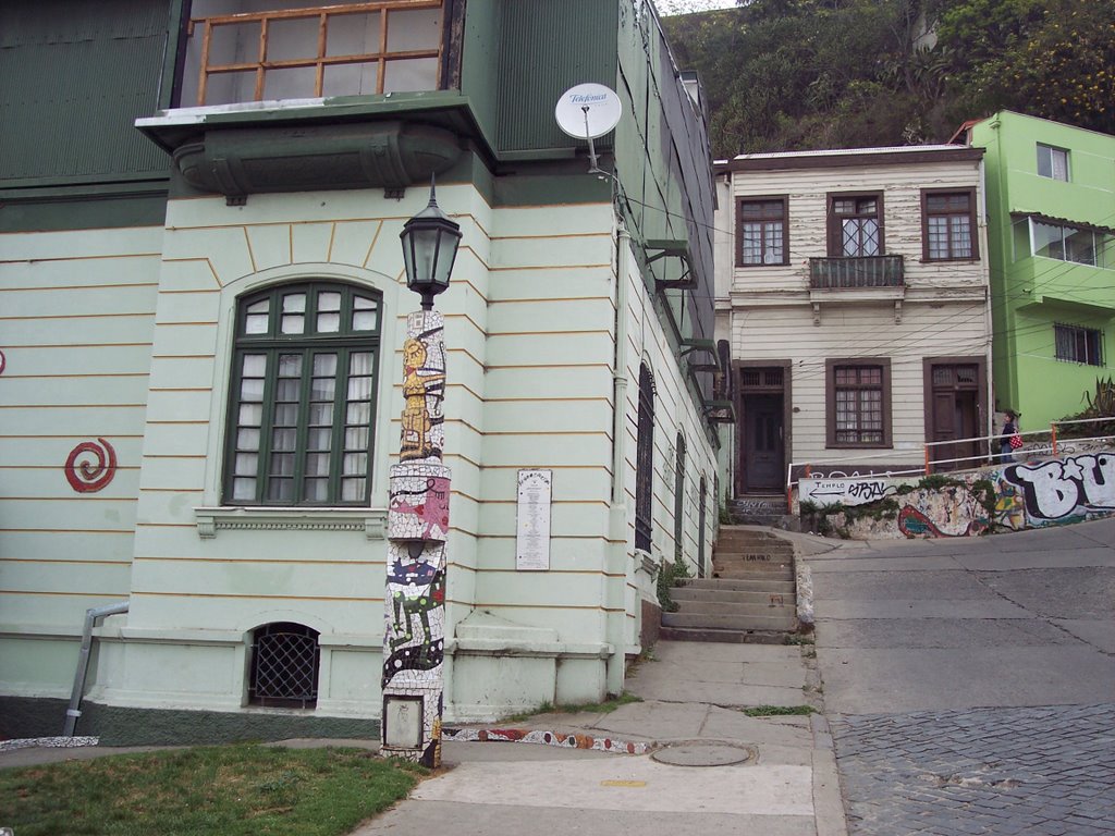 Valparaiso by Hans R van der Woude