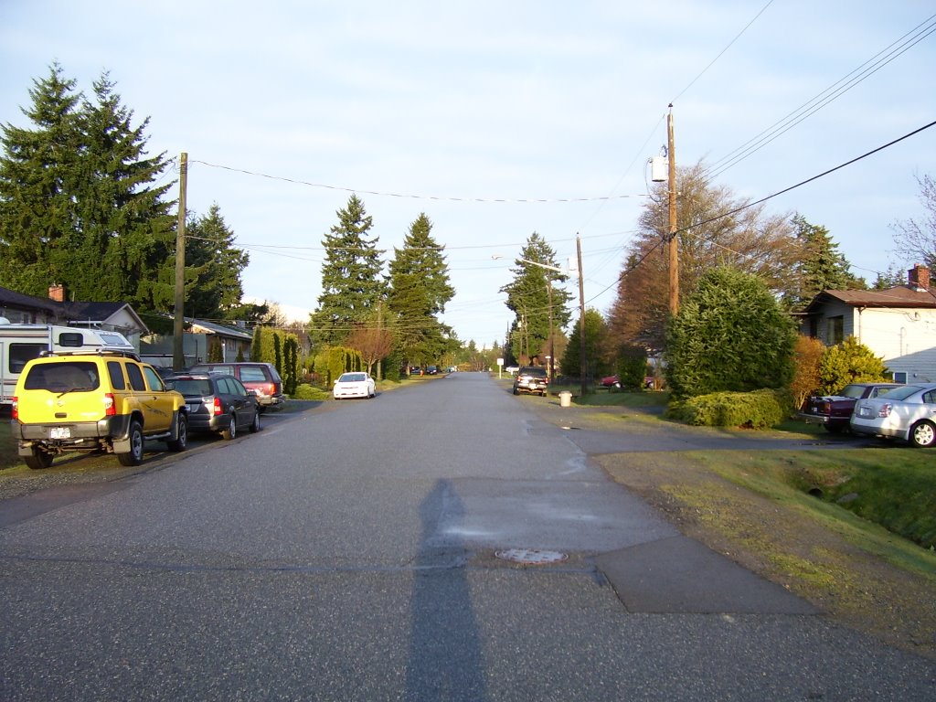 Looking west on Hunter Street by kuschk