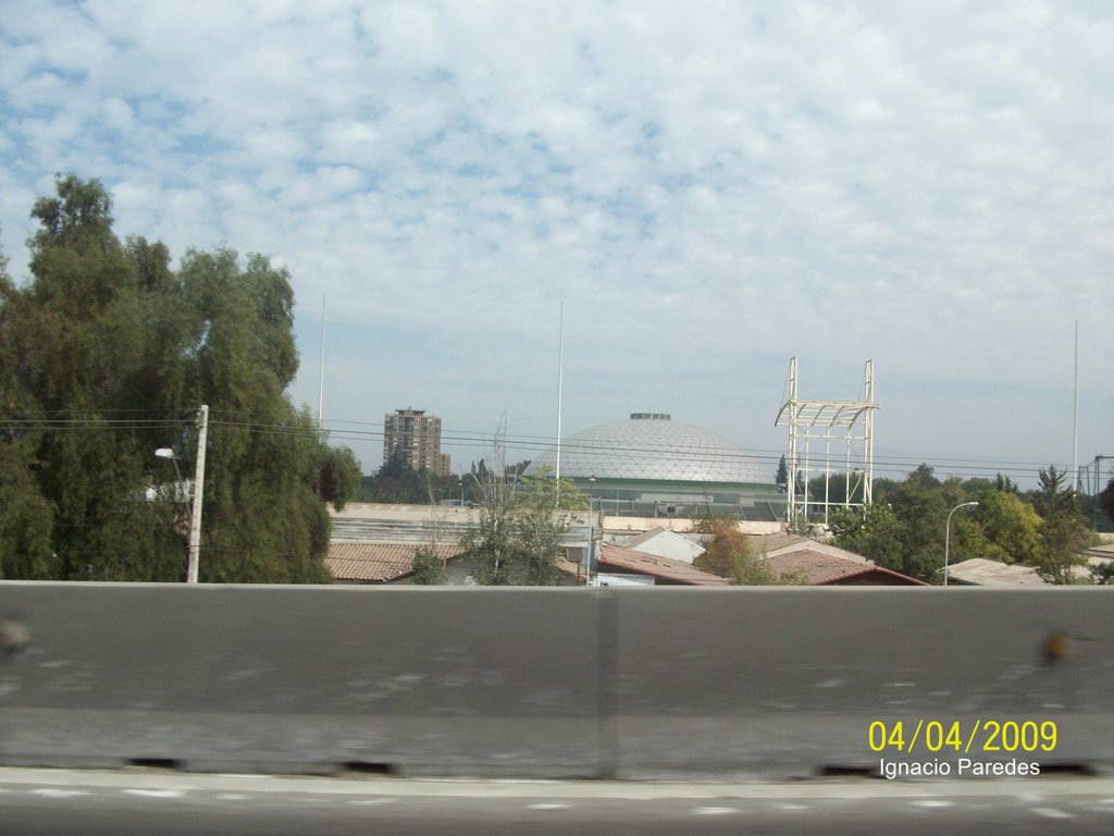 Movistar Arena (Arena Santiago) desde la Autopista Central. Santiago de Chile by Ignacio Paredes