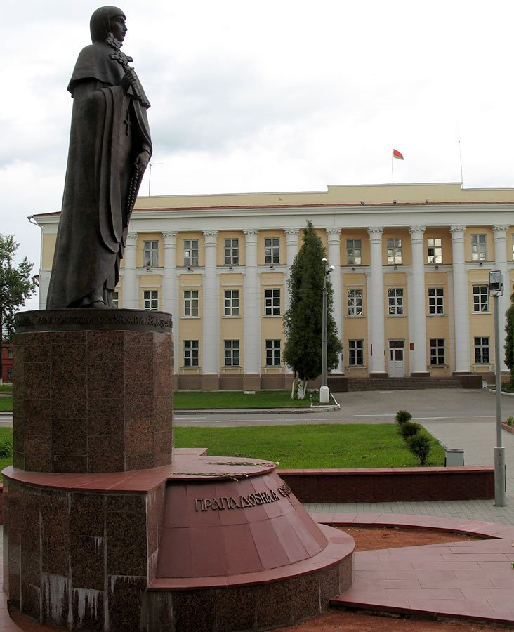 Monument to Eŭfrasińnia Polackaja by Andrej Kuźniečyk