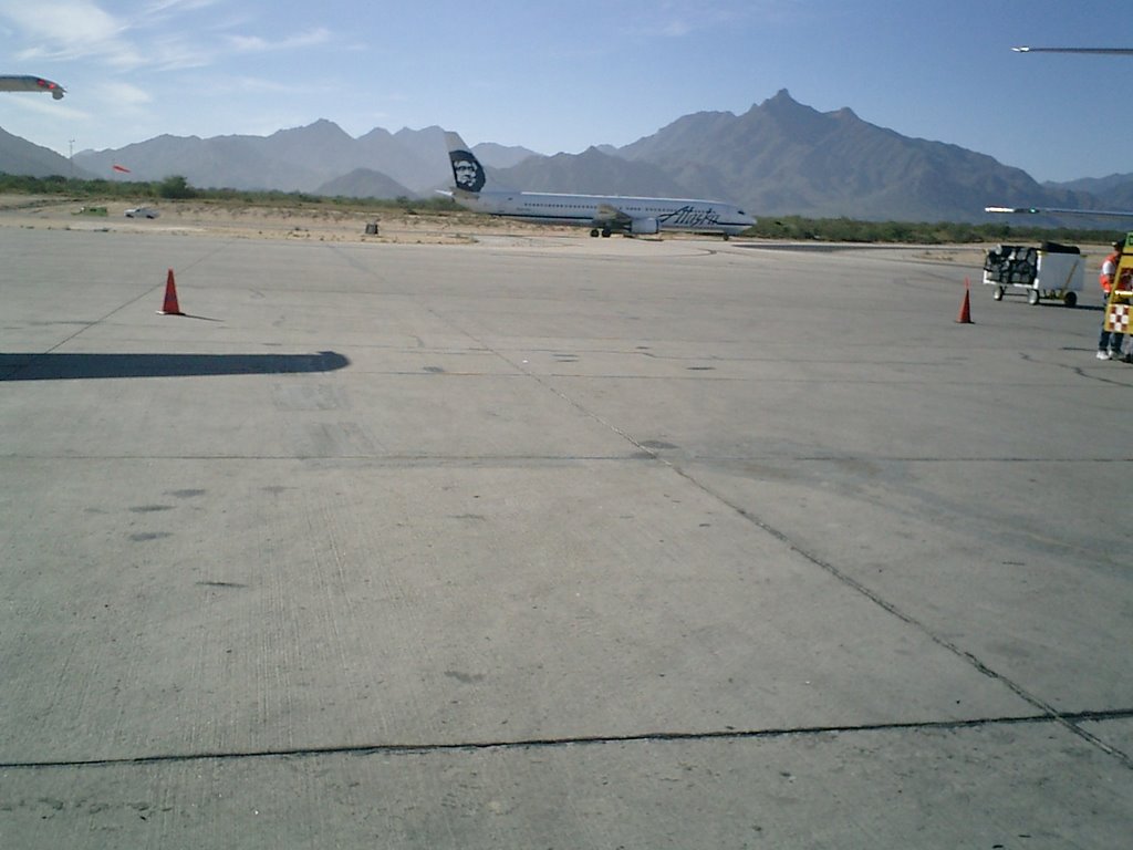 Aeropuerto de Los Cabos (SJD) by kajikawa