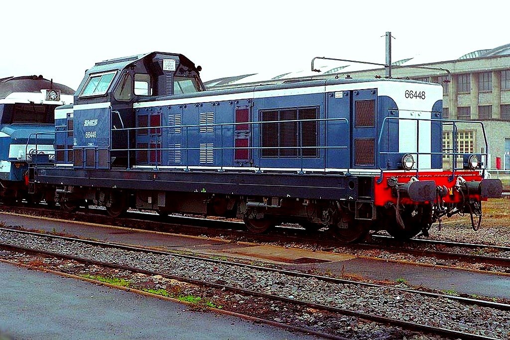 France, la Loco Dièsel BB-66448 au dépôt de Lens by Roger-11-Vina