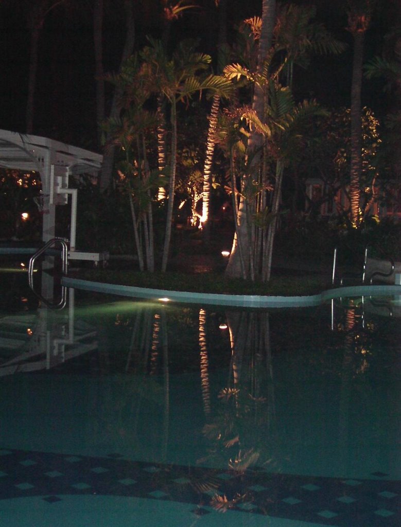 Hua Hin, Sofitel Centara, Abend-Beleuchtung am Pool by Rainer I.