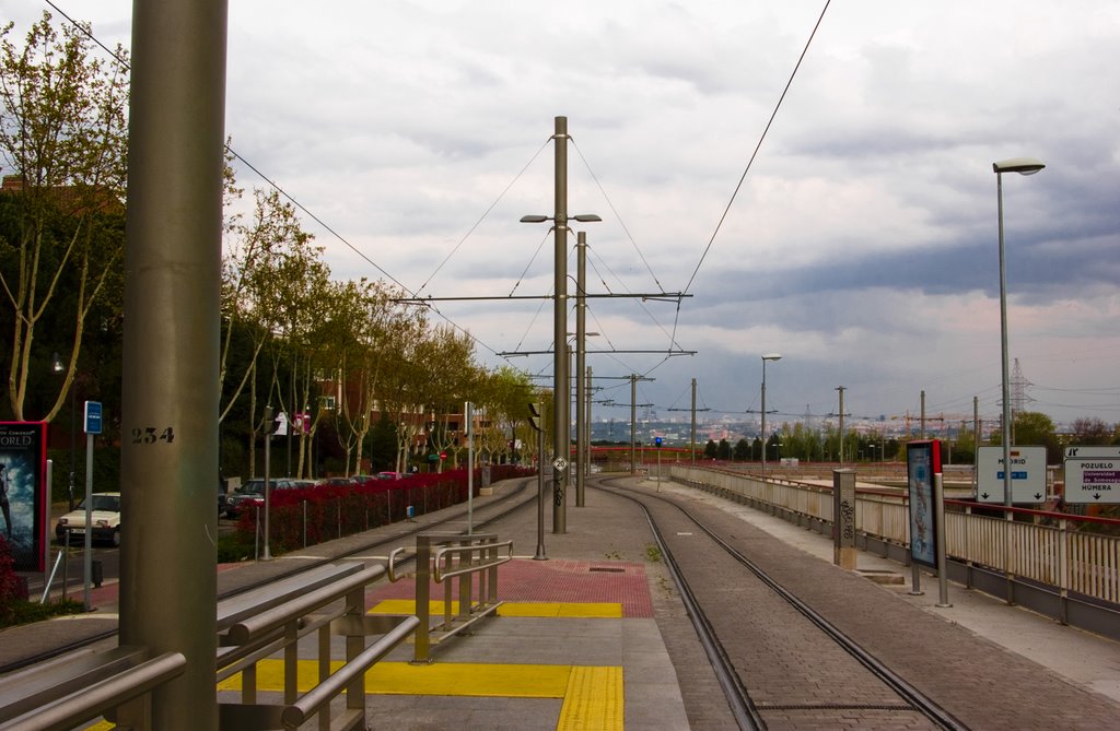 Metro a Pozuelo, estacion Dos Castillas by joananton