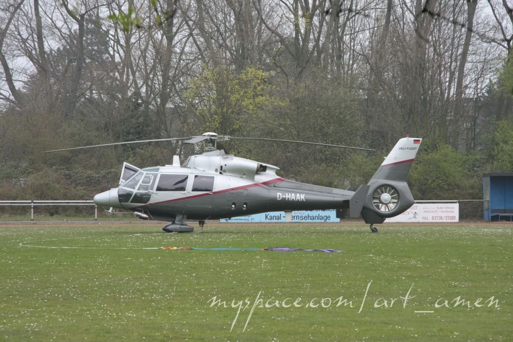 Hubschrauber D-Haak,Duisburg-Hochheide by Art Amen