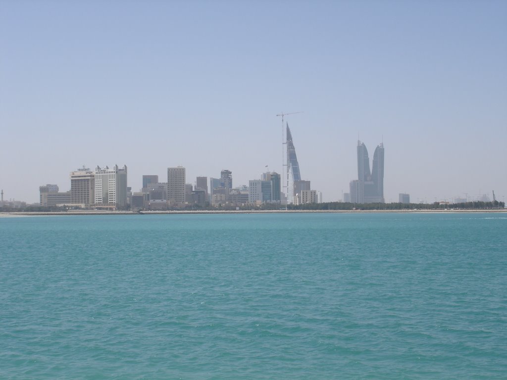 Looking east from muharraq walking area by yassershaheen