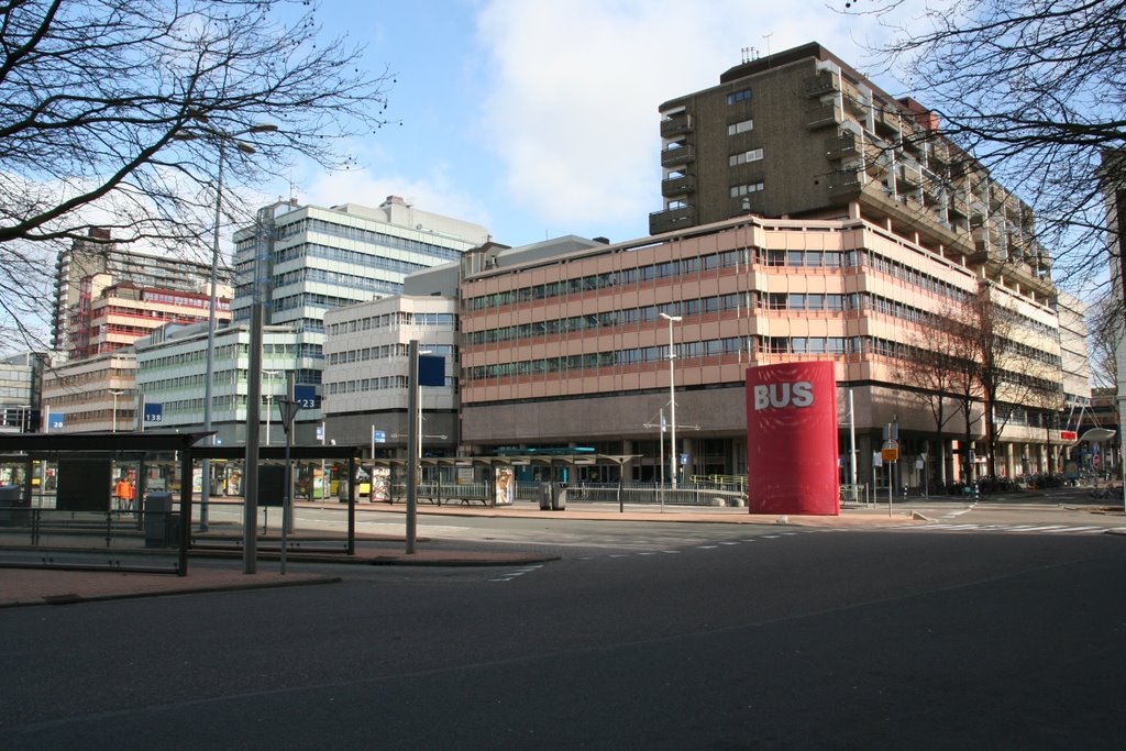 Streekbussenstation en Hoog Catharijne in Utrecht by Carl030nl