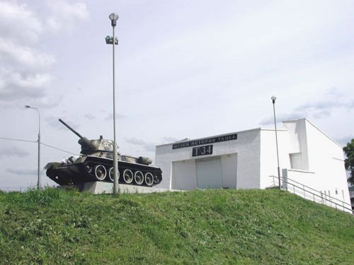 Monument in honour of the tank by IgorG