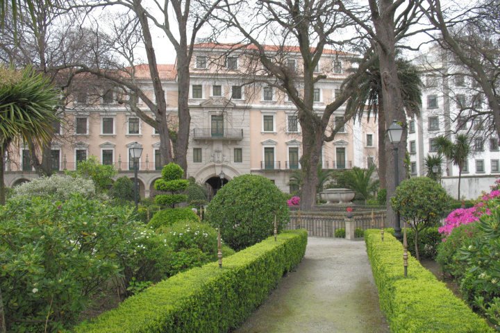 Jardines by Víctor Cespón