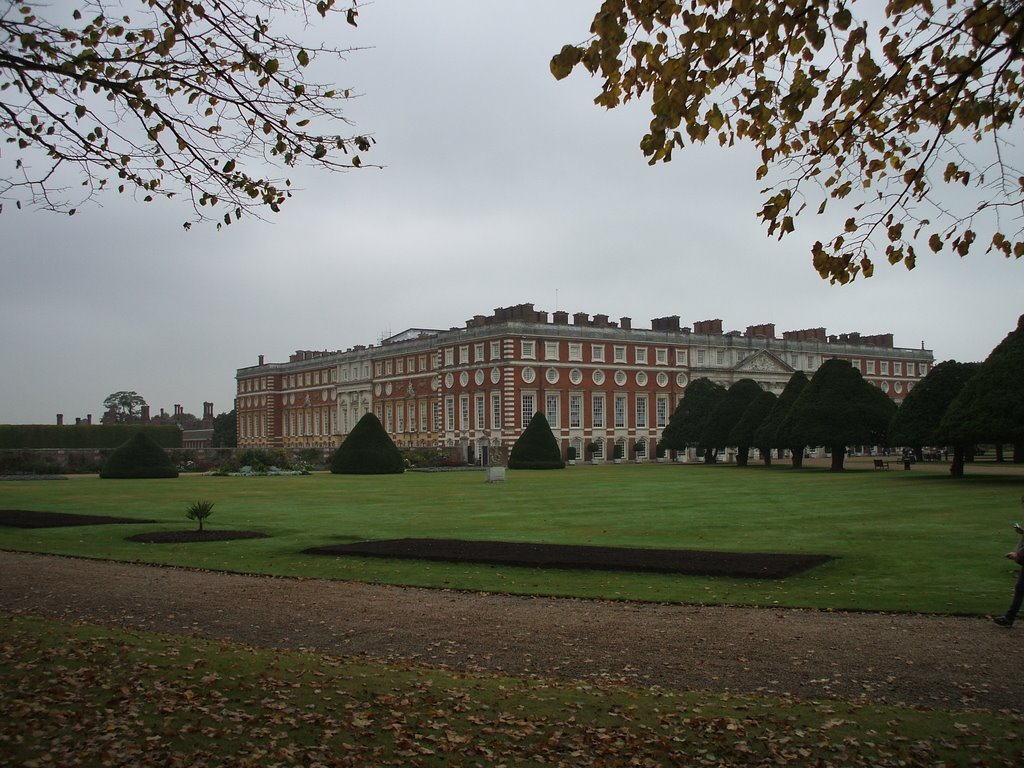 Hampton Court from across the gardens to the South East by BMaverick