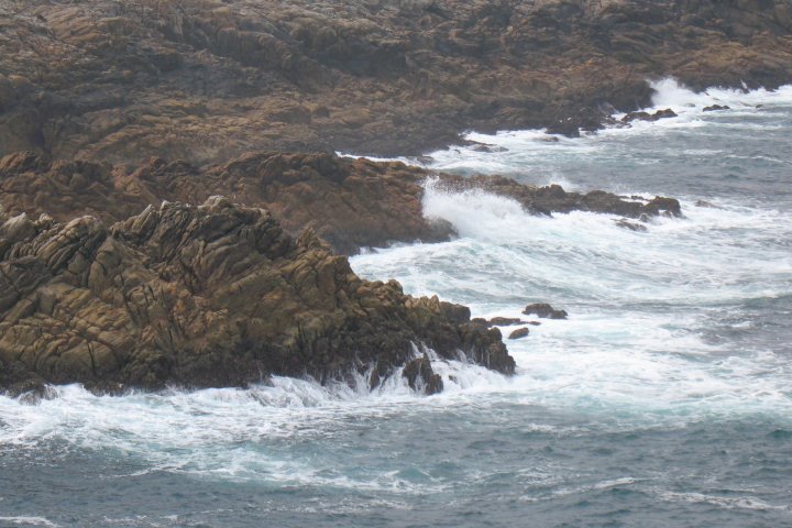 Oleaje cerca de la Torre de Hércules by Víctor Cespón