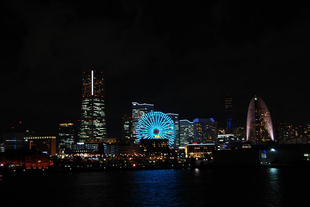 A night view from Osanbashi（横浜港大さん橋からみなとみらい - 夜景） by hiro.n