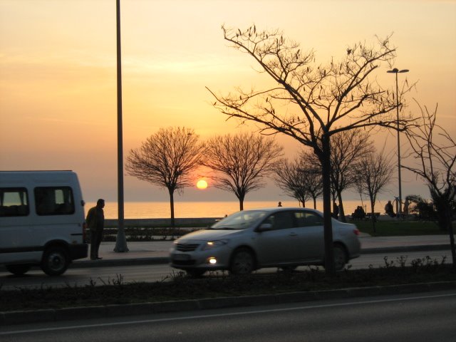 Turkry-İstanbul-Maltepe sahilinde günbatımı by ilknur1959