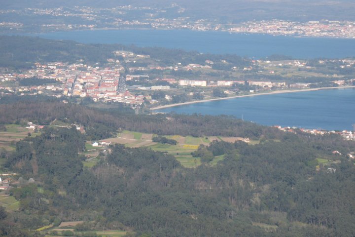 Boiro y playa de Barraña by Víctor Cespón