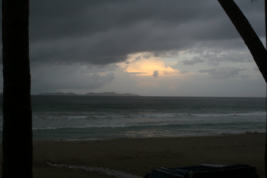 Lluvia con Sol en la Playa by winstonx