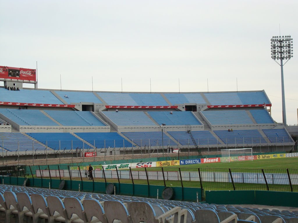 Estadio Centenario by estebanu_45