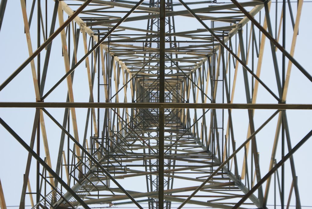 Power Pylon - Nieuw-Lekkerland - Holland by Leo Roubos