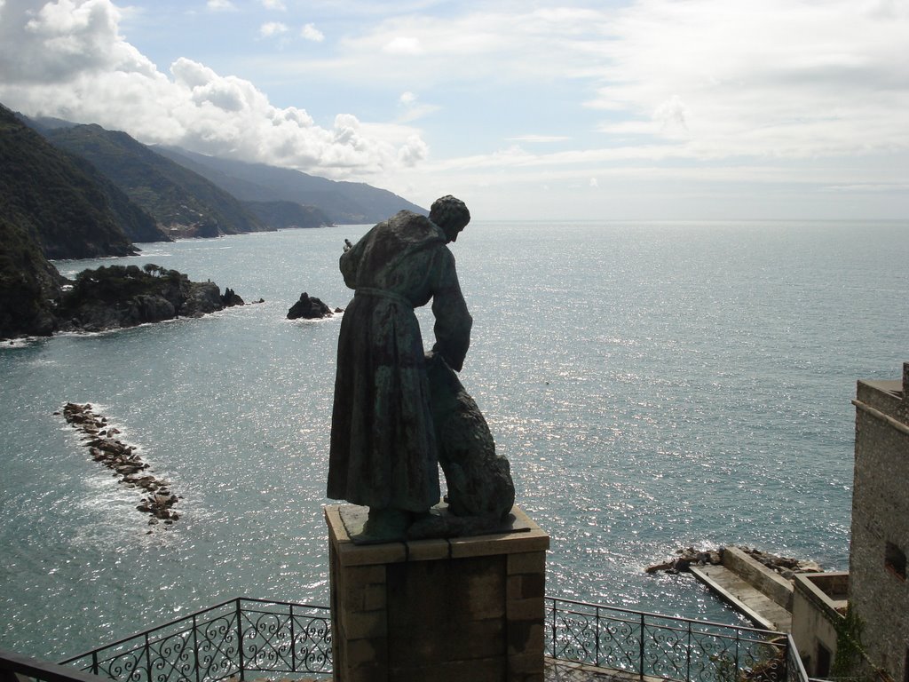 Monterosso al Mare, Italy by JayCola