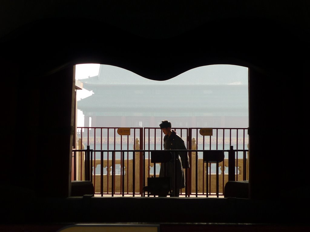 Bell Tower guard, Beijing by lalaxton