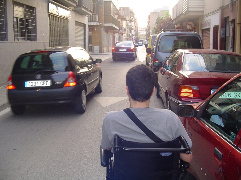 BARRERAS ARQUITECTONICAS CANOVELLAS_Calle Sant Jordi_ by Araceli Amatller