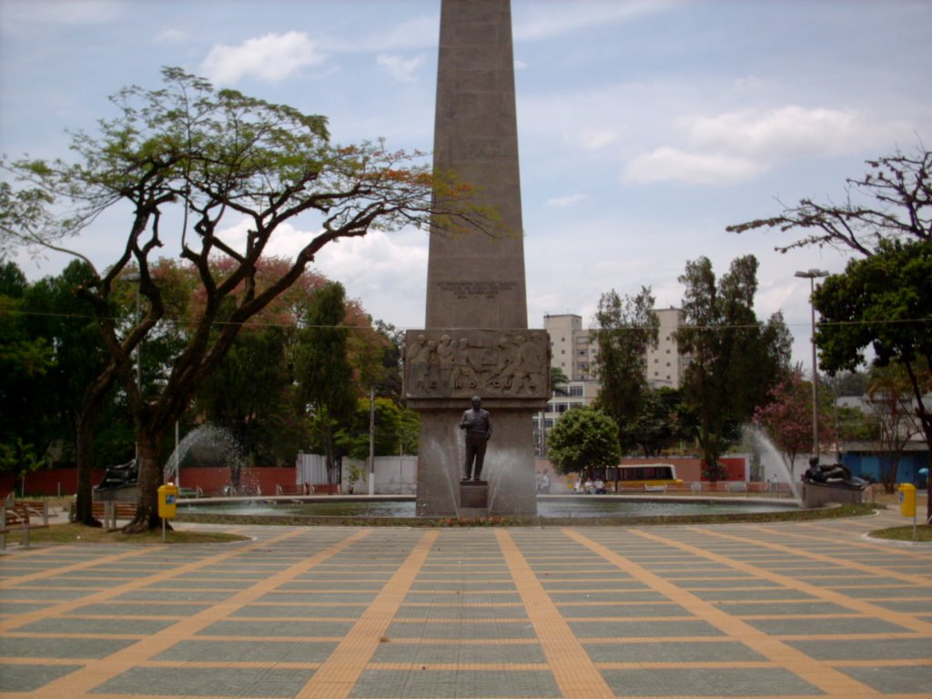 Praça Brasil by Carlo V M Almeida