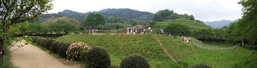 Ishibutai kofun(megalithic tombs),石舞台古墳 by ztanuki