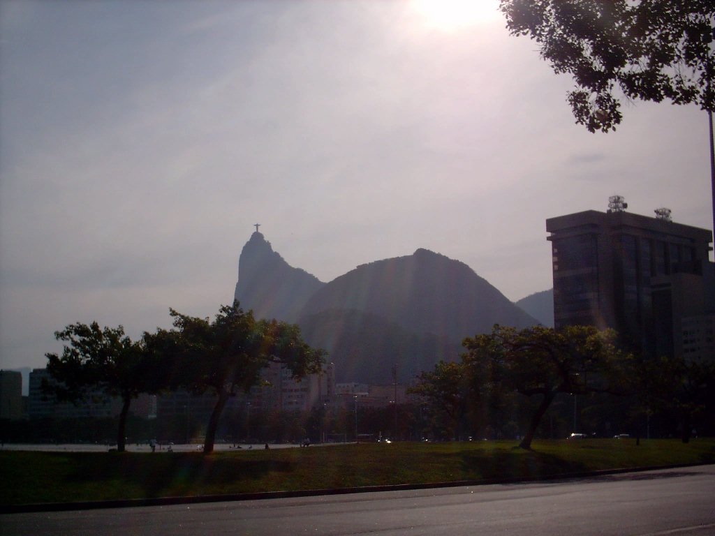 Silhueta do Cristo (Flamengo) by Carlo V M Almeida