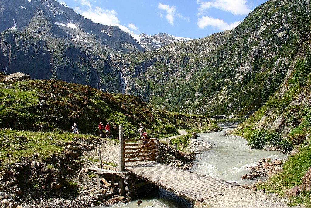 Stubaital - Weg zur Sulzenaualm by Wolfgang Spillner