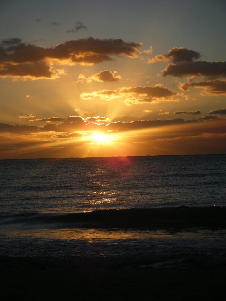 Amanecer en Playa del Carmen by Akban