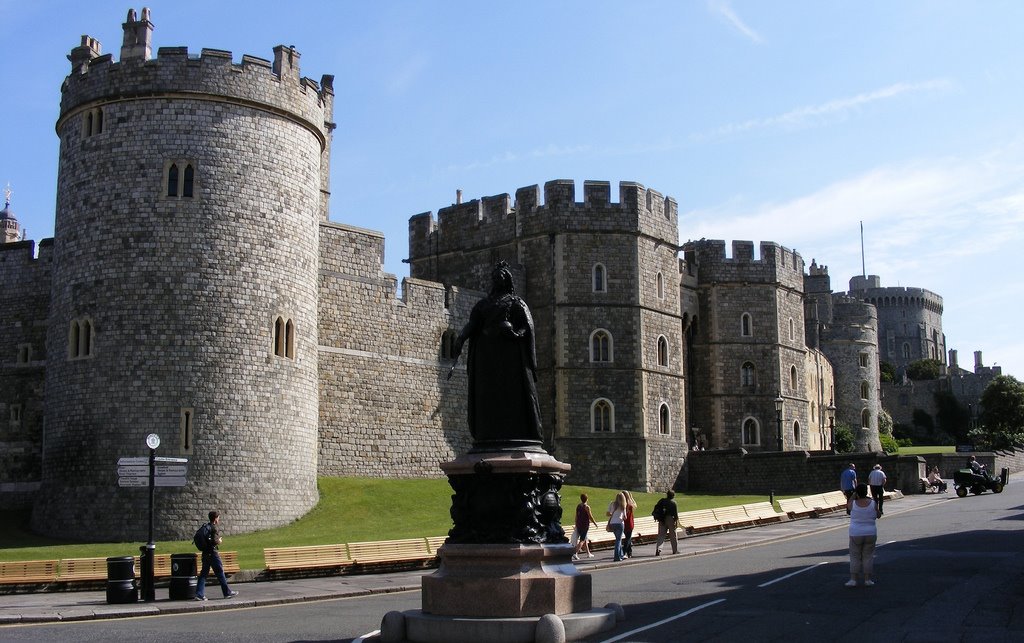 Windsor castle summer 08 by top_gun_1uk