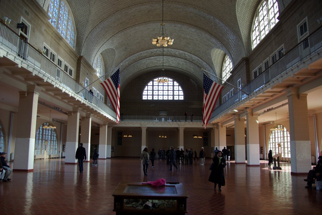 Jez Ellis island salle d'arrivée 2009 by jezraoui