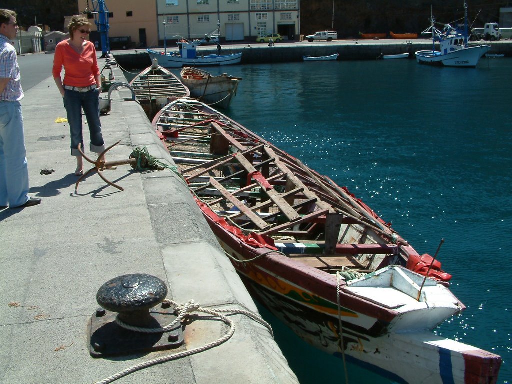 Refugeeboat at Playa de Santiago june 2006 by gesina