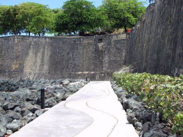 Paseo del Morro 5 by Ernesto Carlo