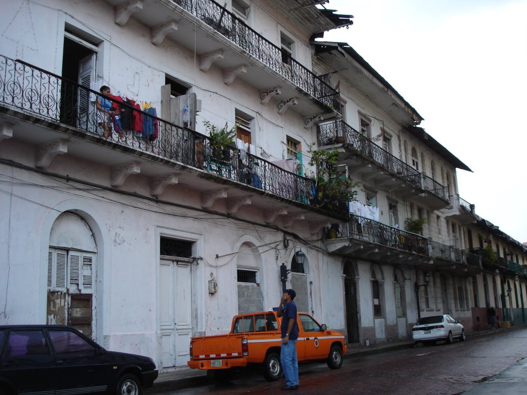 2005/06 Panamá. Calle del casco antiguo. by don Senen