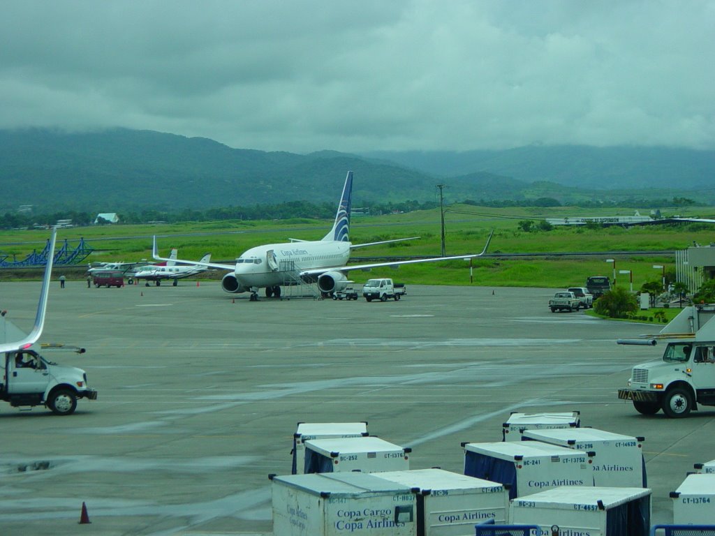 2005/06 Panamá. Aeropuerto de Tocumen. El hub de las américas. by don Senen