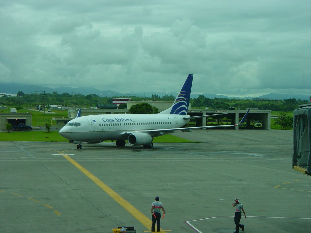 2005/06 Panamá. Aeropuerto de Tocumen. El hub de las américas. by don Senen