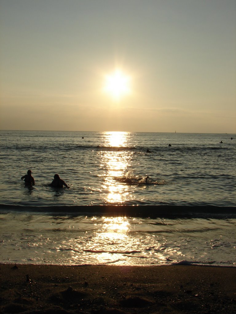 Waikiki Sunset by trudog53