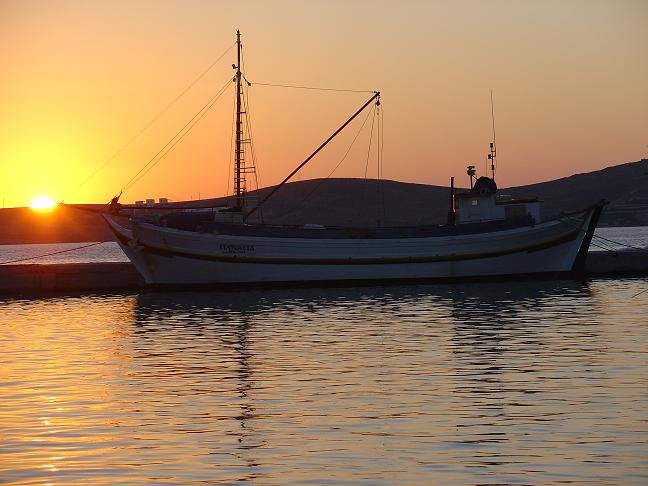 Atardecer en Paros by Fernando Fernandez A…