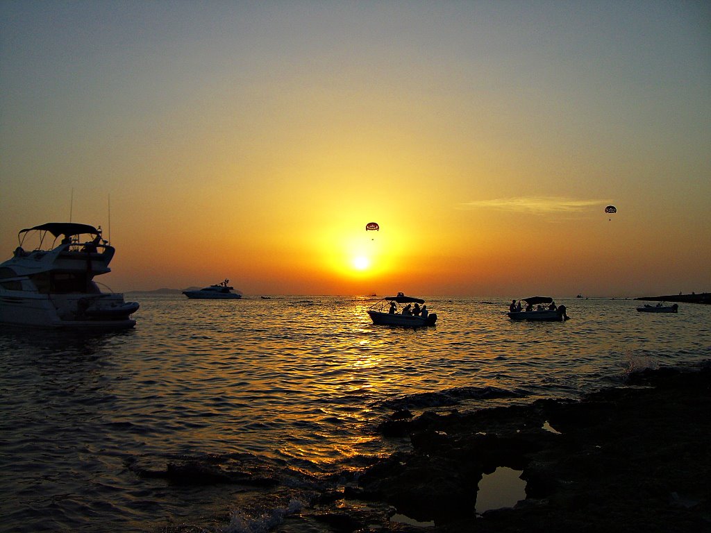 Sunset cafe del mar, ibiza by paulauracatalonia