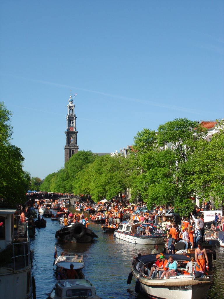 Prinsengracht, koninginnedag 2007 by Joost van Bennekom