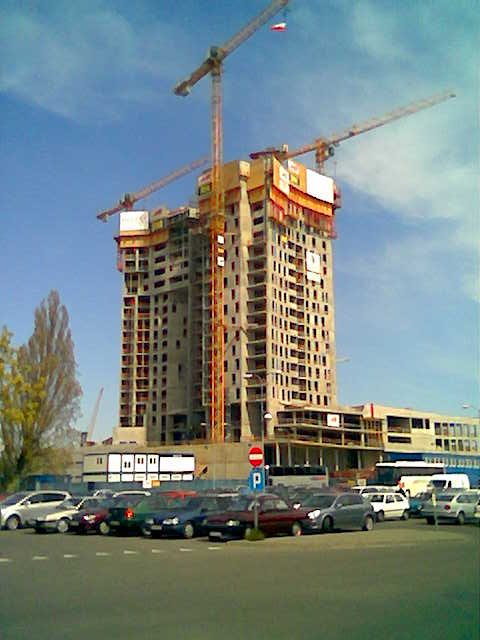 Sea Towers Under Construction by PiEsEkLeSzEk