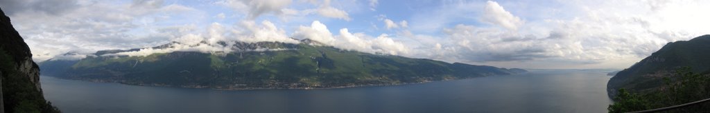 Lago di Garda_Tignale - panorama 180' by yanoo