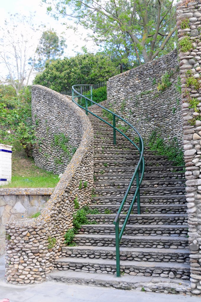 Escalinata de piedra by Antonio Pérez Moreno