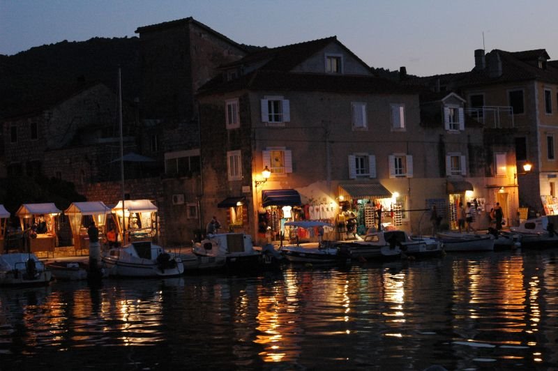 Stari Grad urokliwy wieczór, Hvar by Marek Wolnik