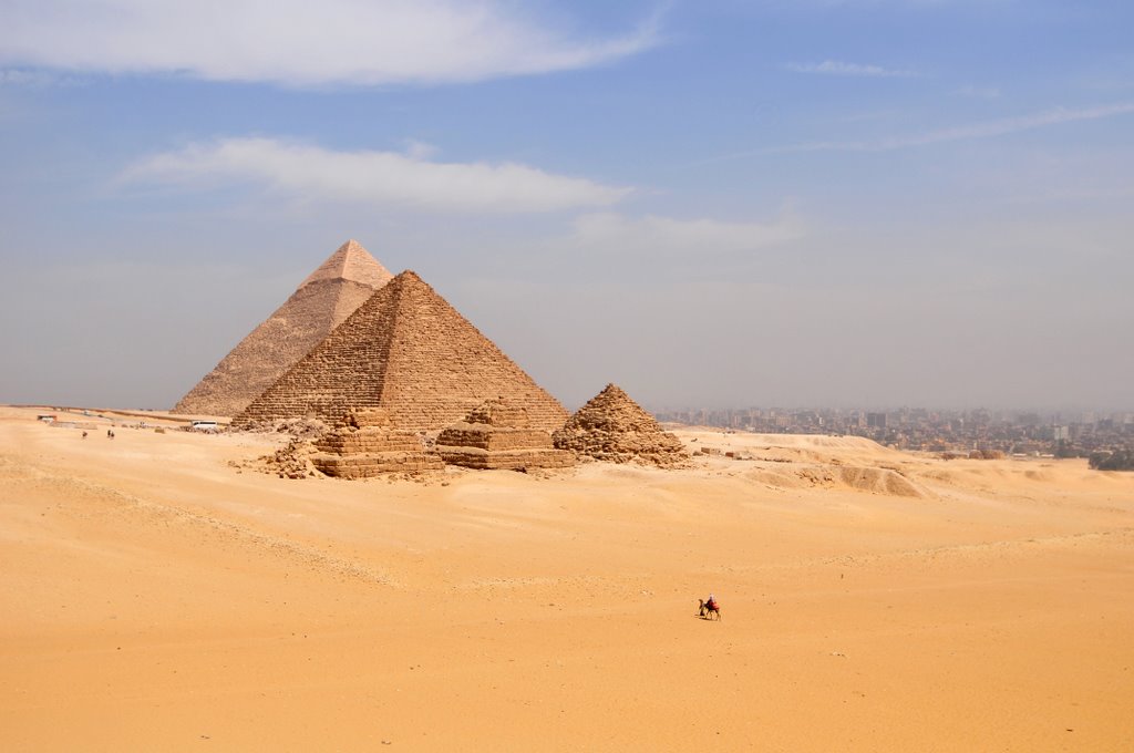 Giza pyramids by salomon10