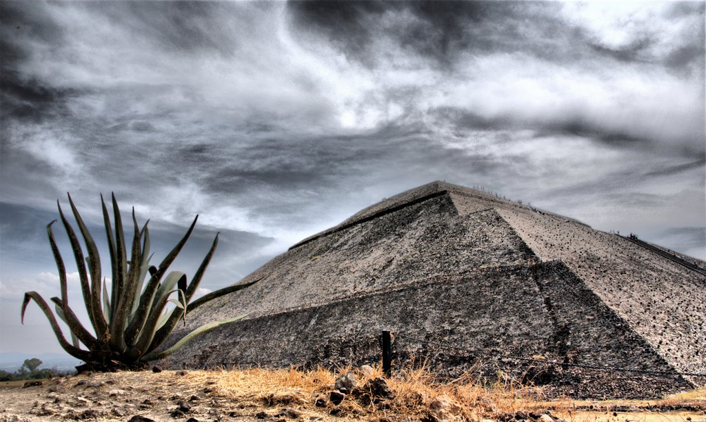 Teotihuacan - Pyramide du soleil by scyllias